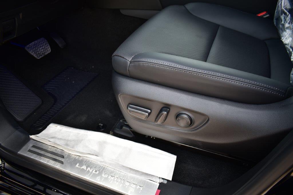 Toyota Land Cruiser 2026 VXR 4.0L Omani thumb 5