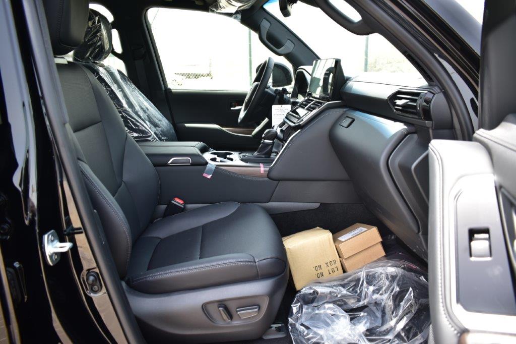 Toyota Land Cruiser 2026 VXR 4.0L Omani thumb 47