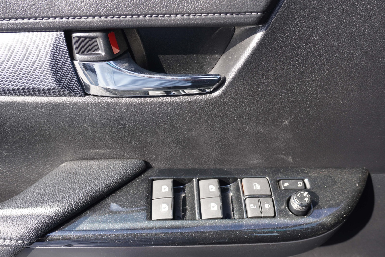 Toyota Hilux 2026 thumb 13