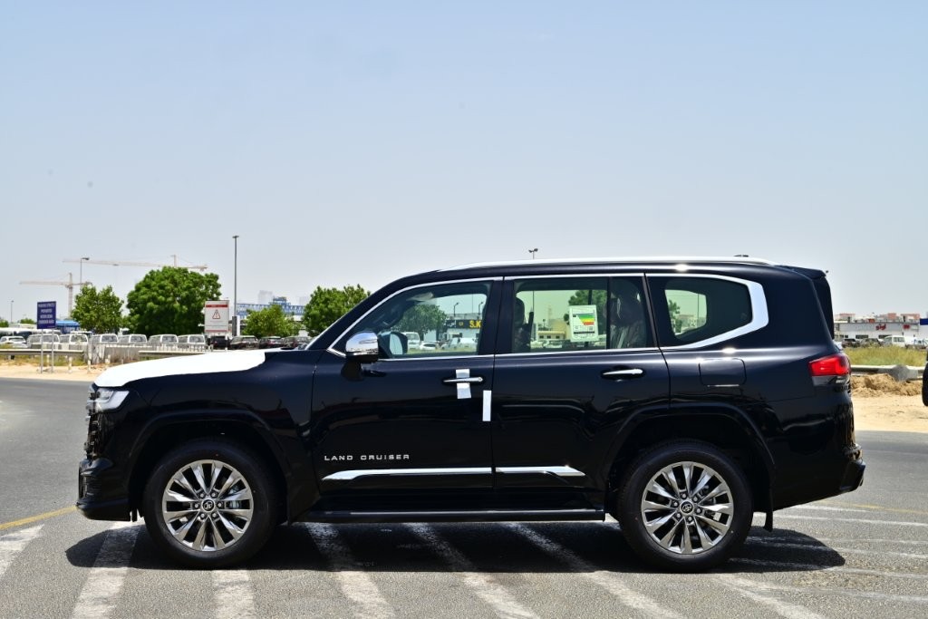 2026 MODEL TOYOTA LAND CRUISER 300 VXR V6 3.3L TT DIESEL thumb 2