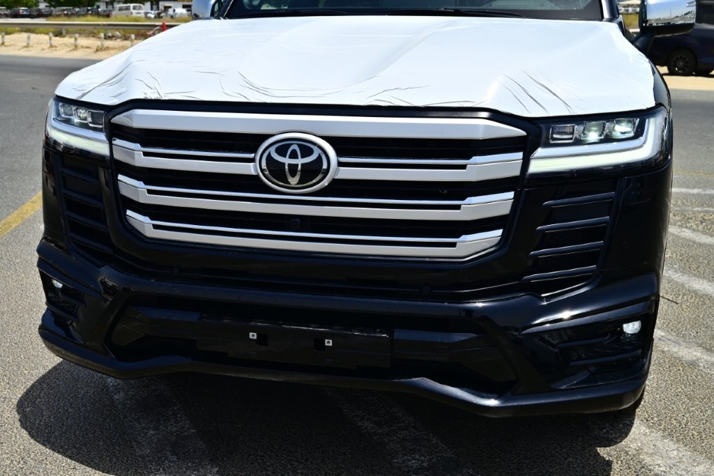 2026 MODEL TOYOTA LAND CRUISER 300 VXR V6 3.3L TT DIESEL thumb 3