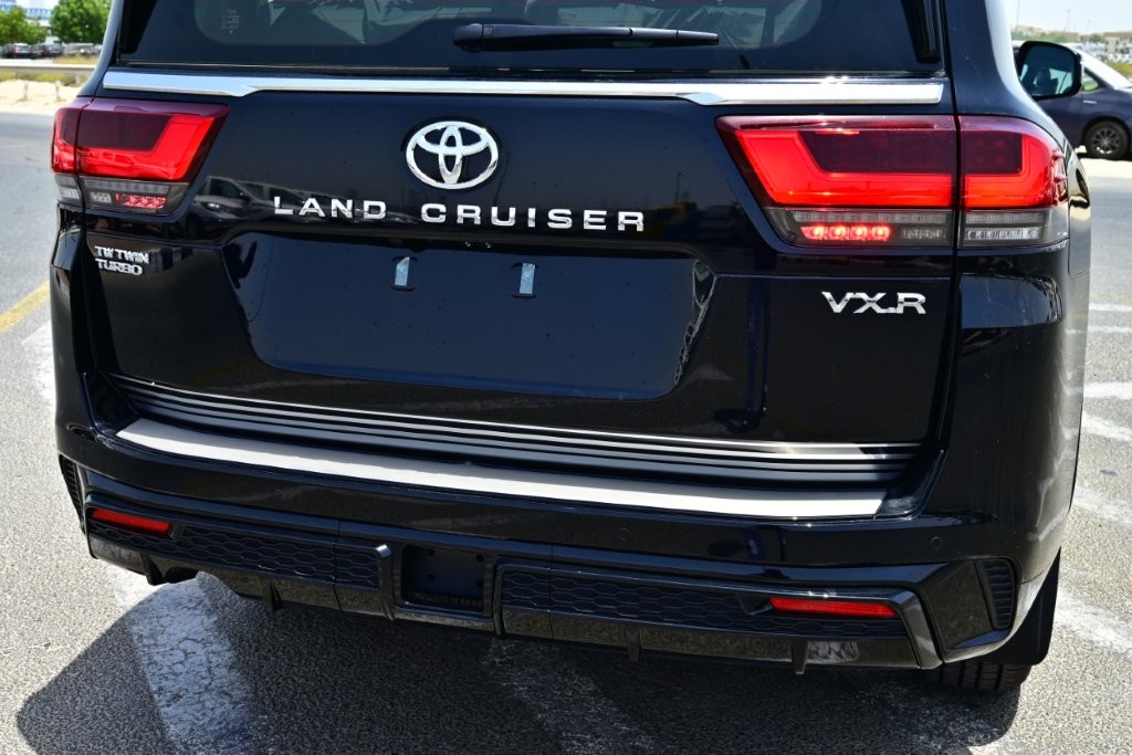 2026 MODEL TOYOTA LAND CRUISER 300 VXR V6 3.3L TT DIESEL thumb 7