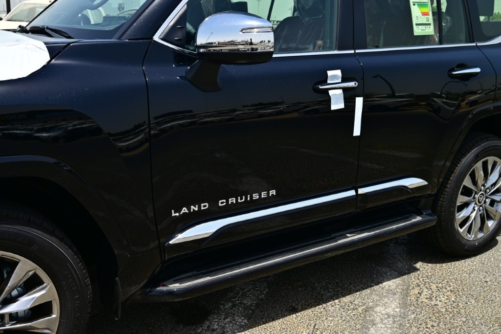 2026 MODEL TOYOTA LAND CRUISER 300 VXR V6 3.3L TT DIESEL thumb 4