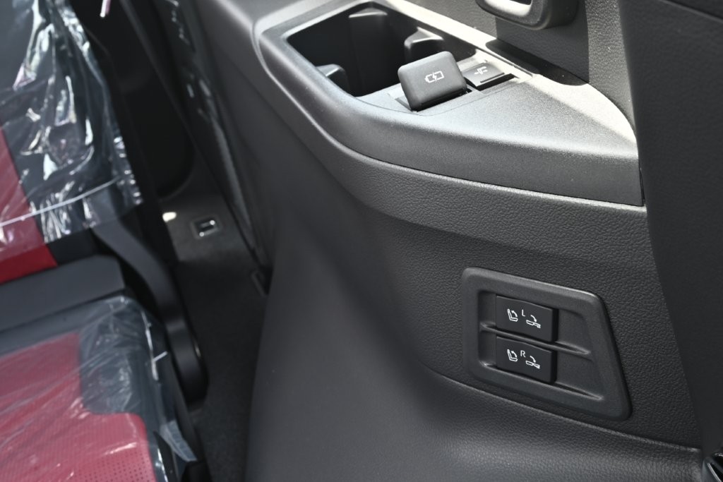 2026 MODEL TOYOTA LAND CRUISER 300 VXR V6 3.3L TT DIESEL thumb 14
