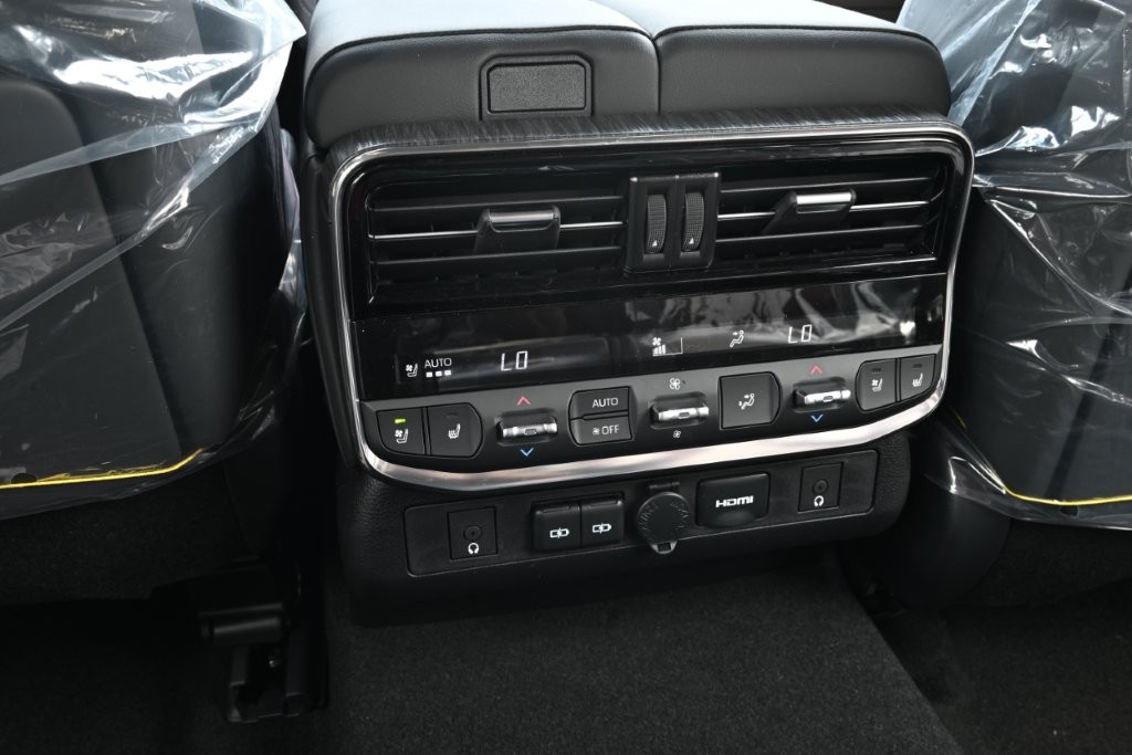 2026 MODEL TOYOTA LAND CRUISER 300 VXR V6 3.3L TT DIESEL thumb 17