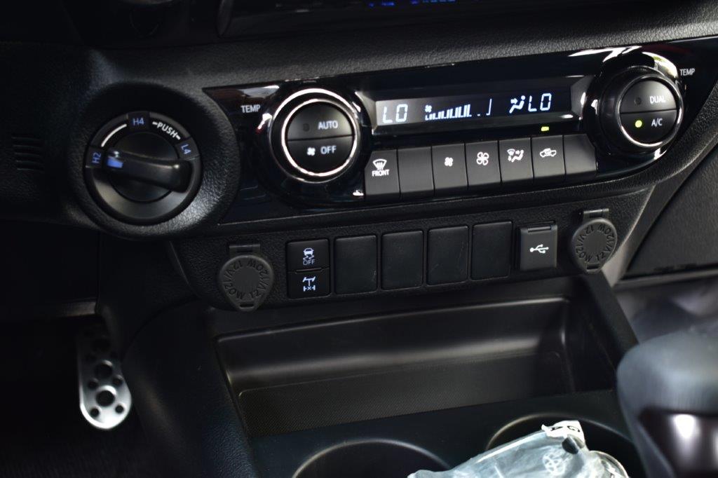Toyota Hilux 2025 thumb 18