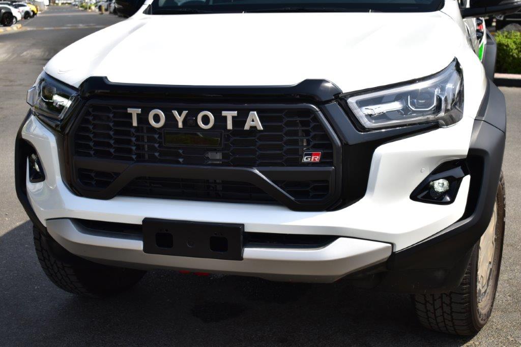 Toyota Hilux 2025 thumb 4
