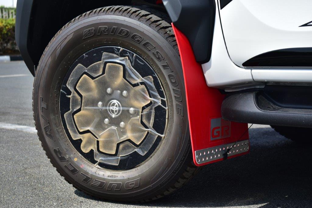 Toyota Hilux 2025 thumb 10