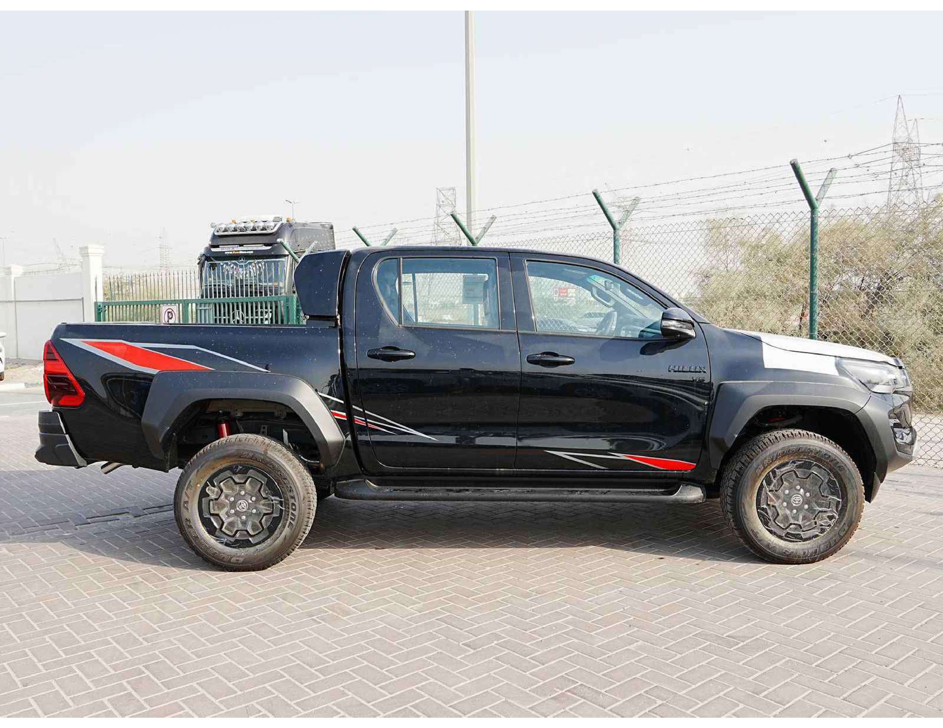 Toyota Hilux 2026 4.0L GR - Sport thumb 2