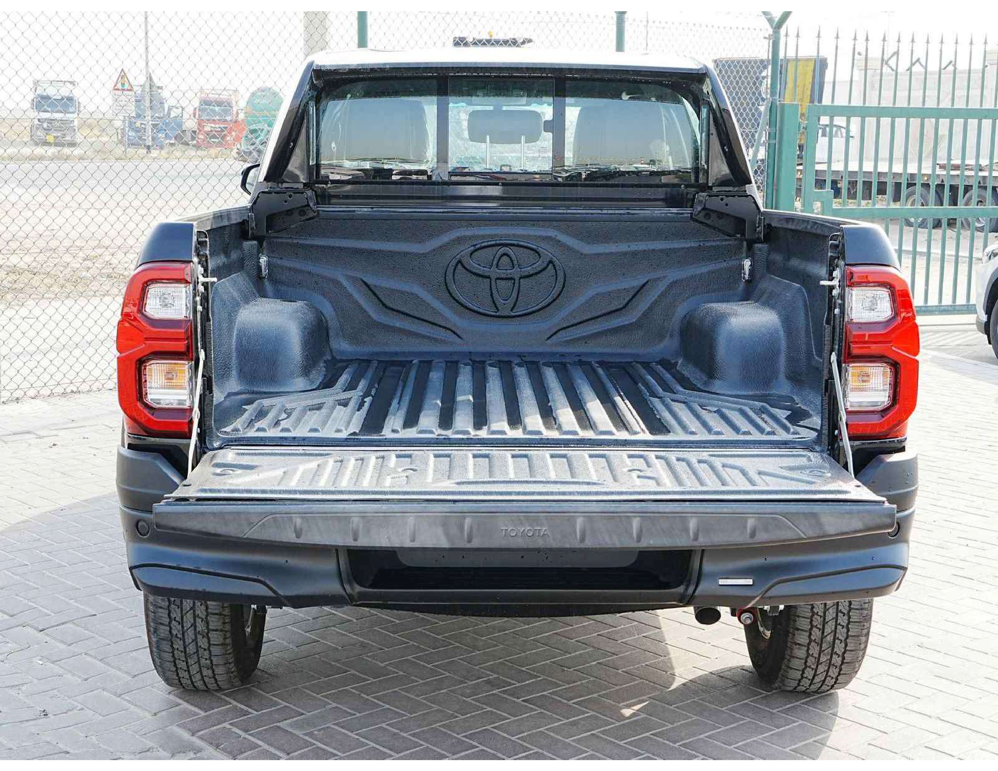 Toyota Hilux 2026 4.0L GR - Sport thumb 4