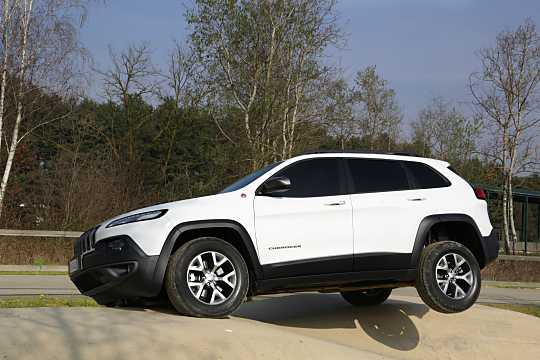 2 generation (XJ) [restyling]